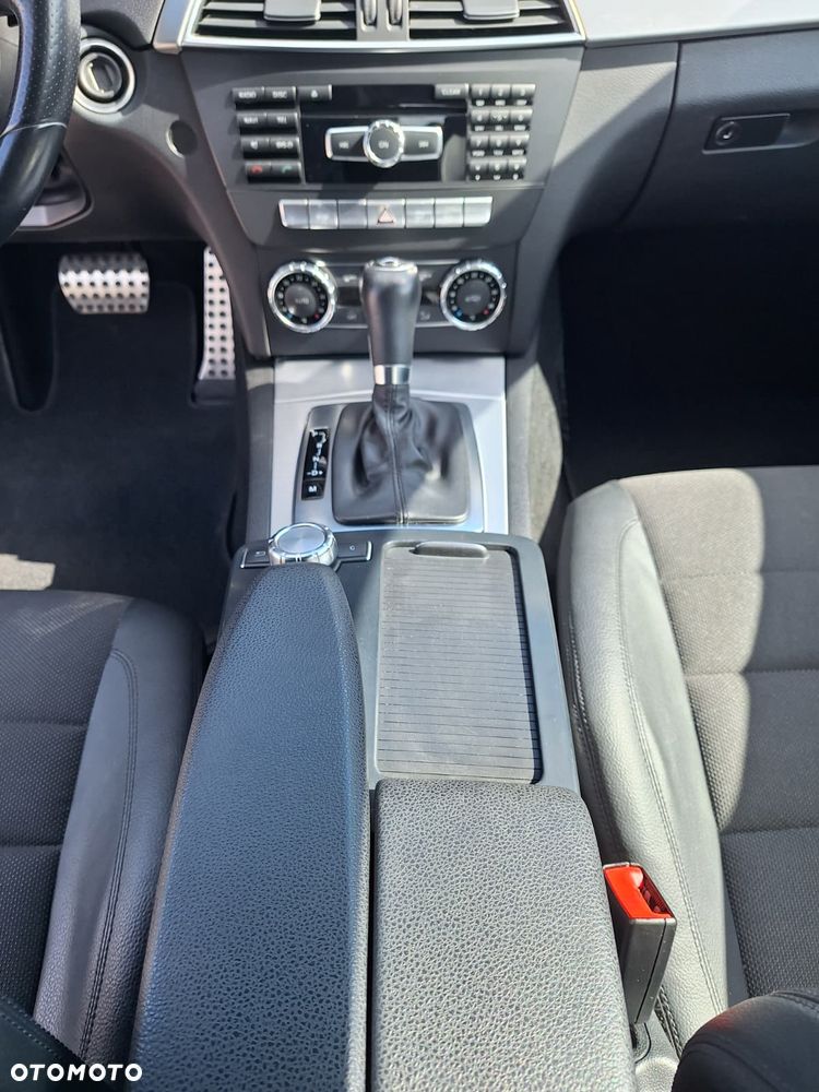 Mercedes-Benz Klasa C 250 CDI DPF BlueEFFICIENCY 7G-TRONIC Edition 1 - 18