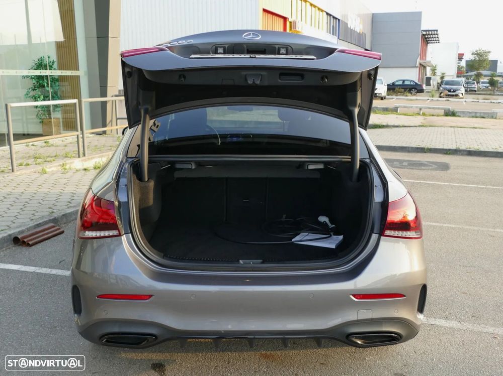 Mercedes-Benz A 250 Limousine e AMG Line - 12