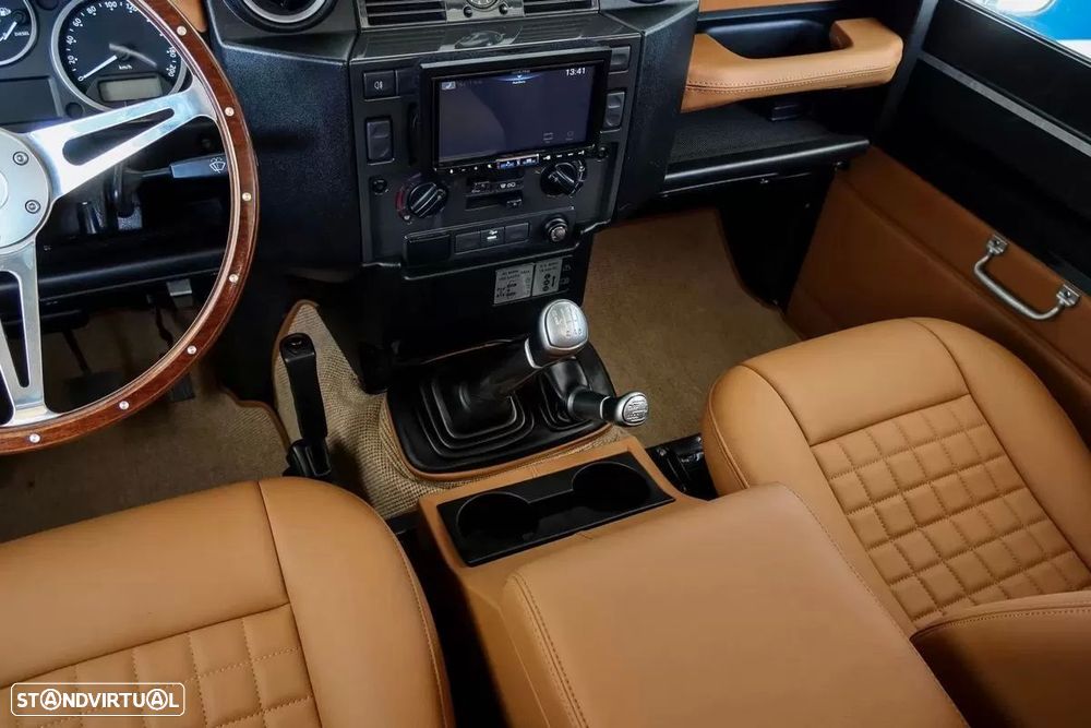 Land Rover Defender 90 SW 2.4 CRD S - 13