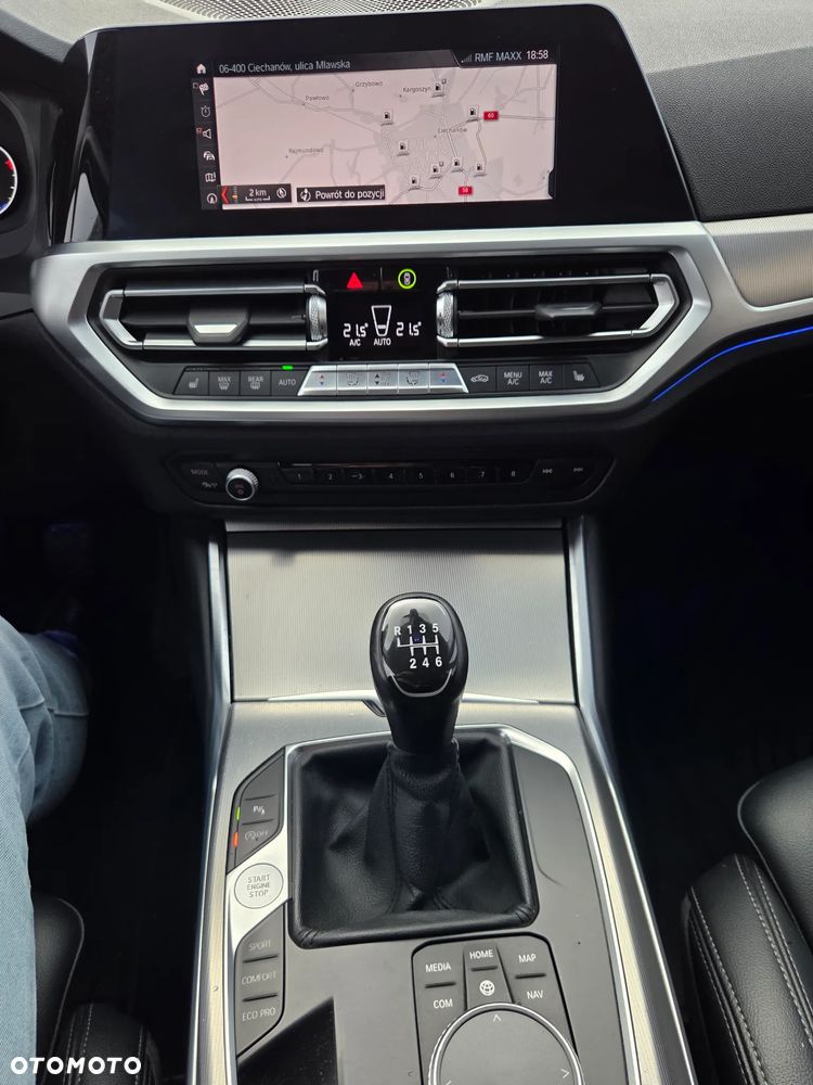 BMW Seria 3 320d Sport Line Shadow - 16