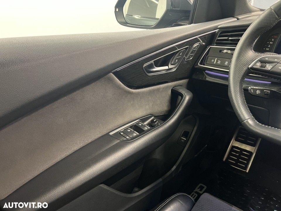 Audi Q8 - 12