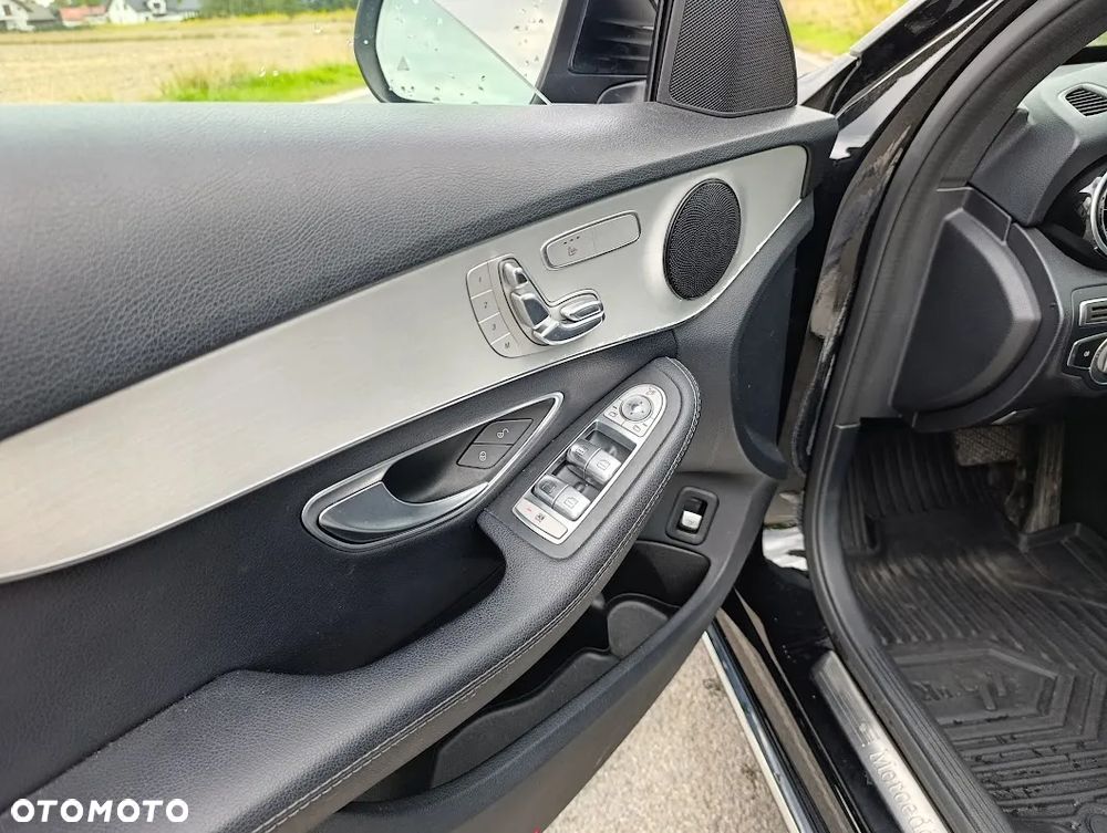 Mercedes-Benz Klasa C 300 9G-TRONIC - 14