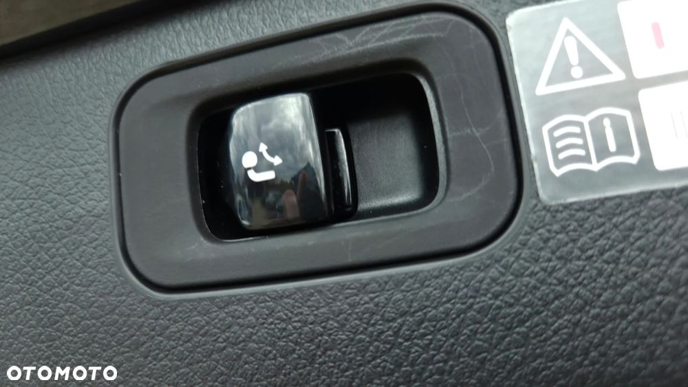 Mercedes-Benz Klasa C 220 d T 9G-TRONIC AMG Line - 33