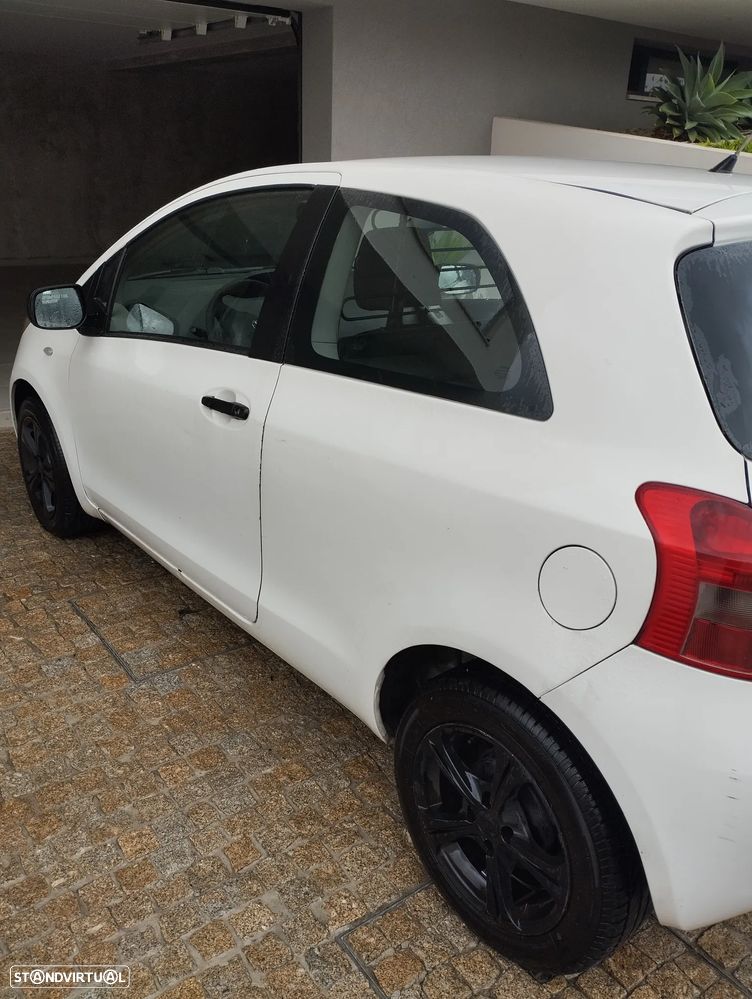 Toyota Yaris 1.4 D-4D AC - 13