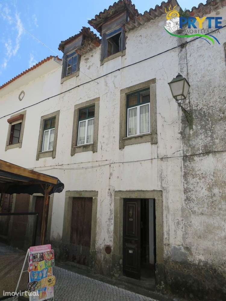 Casa senhorial situada no centro da Vila de Castanheira de Pêra - Grande imagem: 5/17