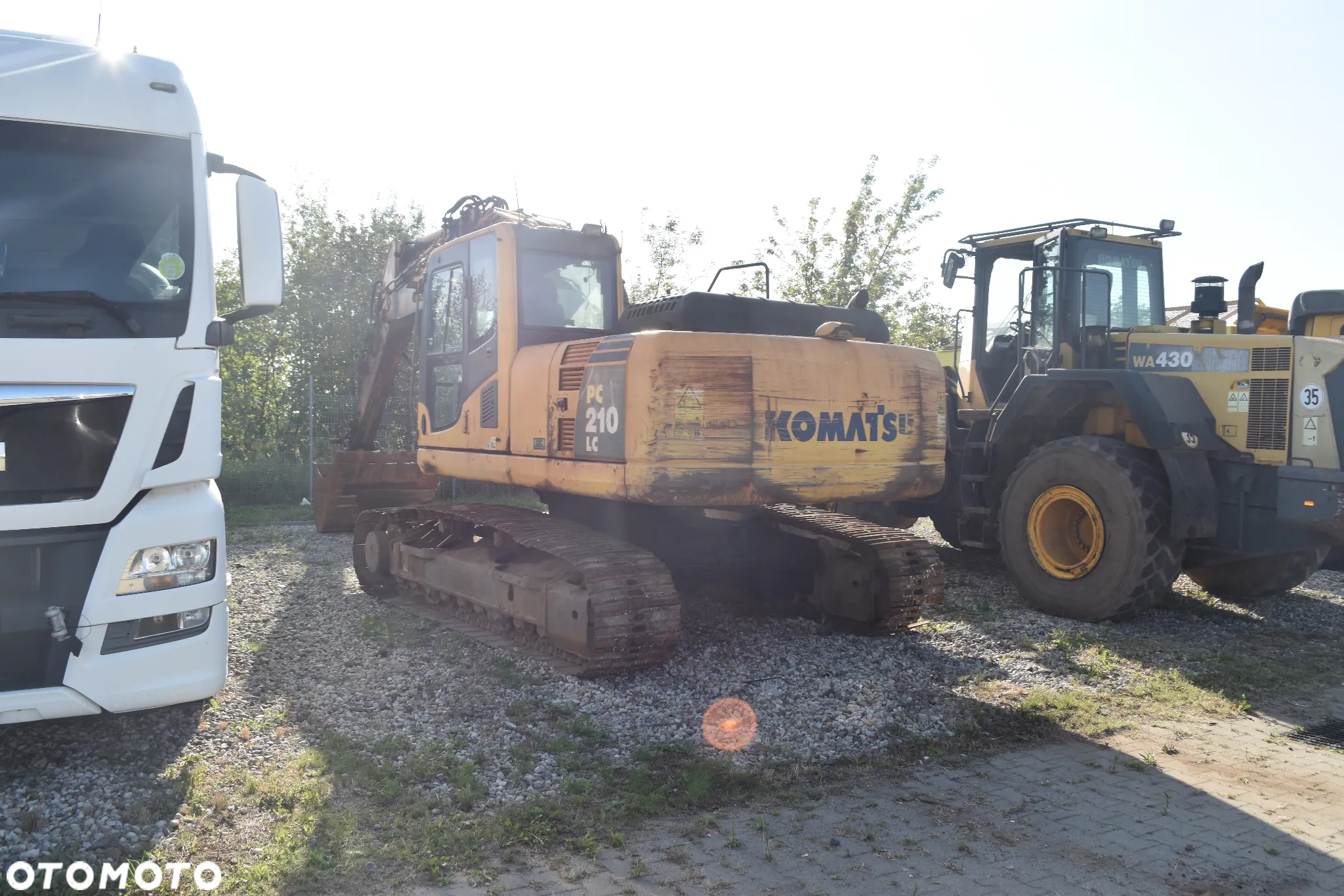 Komatsu PC210 - 3