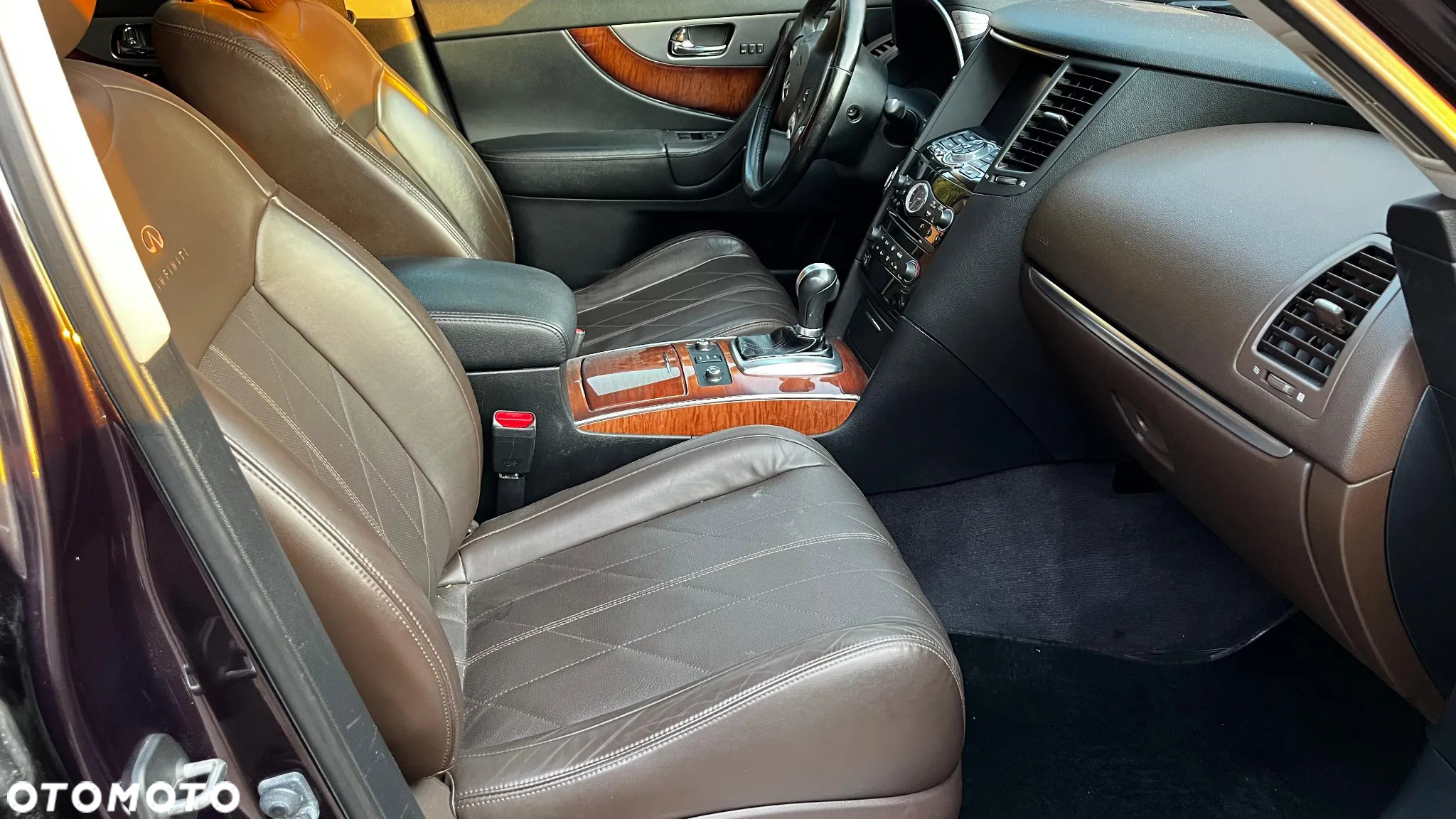Infiniti FX - 12
