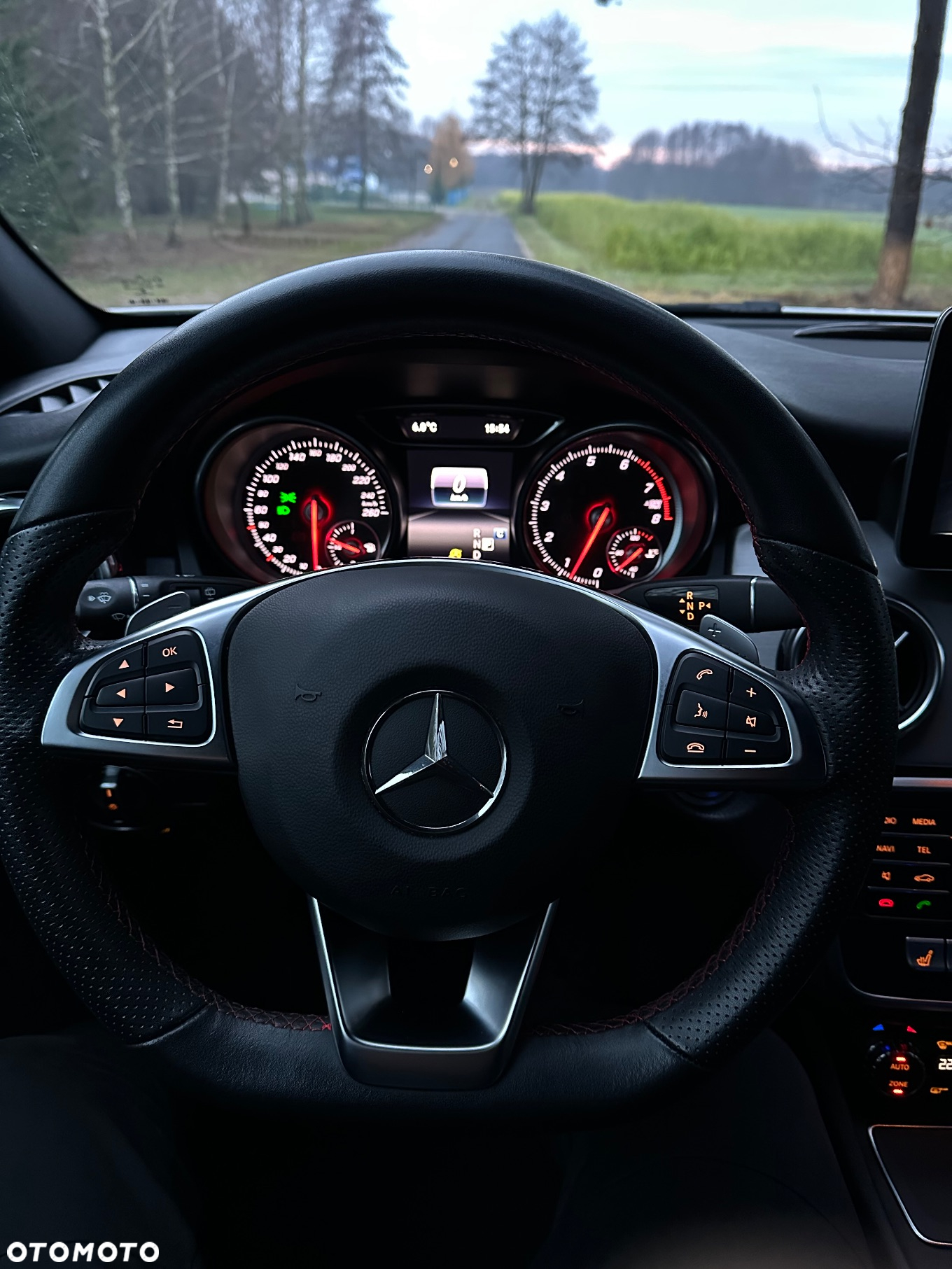 Mercedes-Benz GLA 200 7G-DCT AMG Line - 24