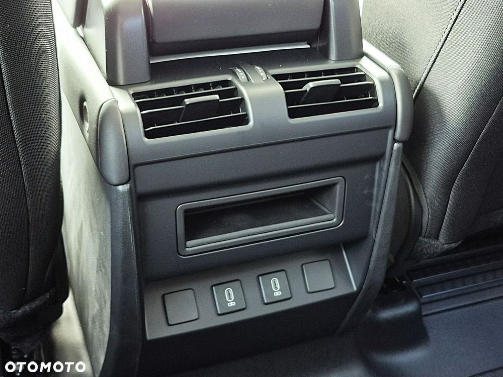 Land Rover Defender 110 D200 S - 26