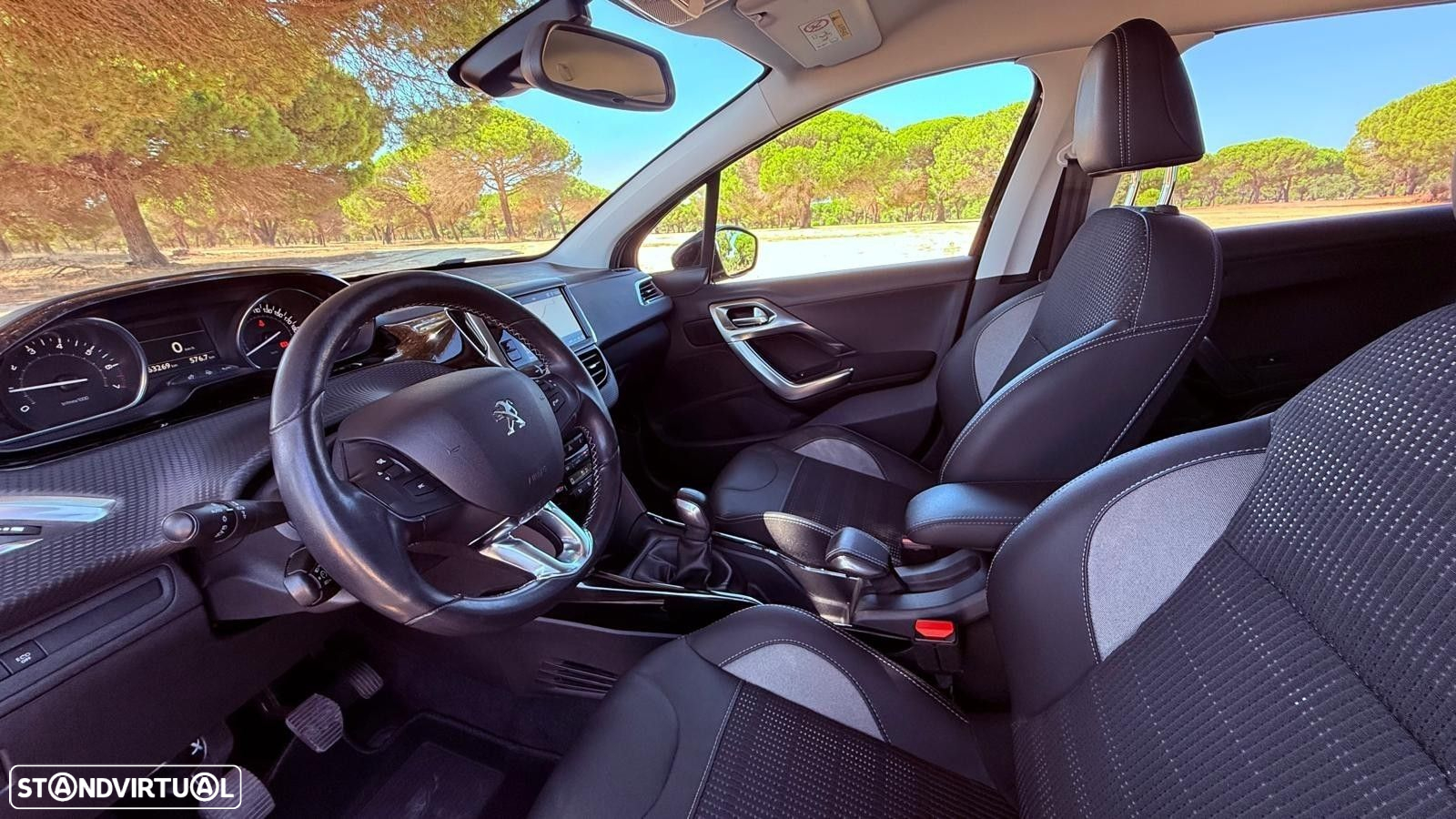 Peugeot 2008 1.2 PureTech Allure - 23