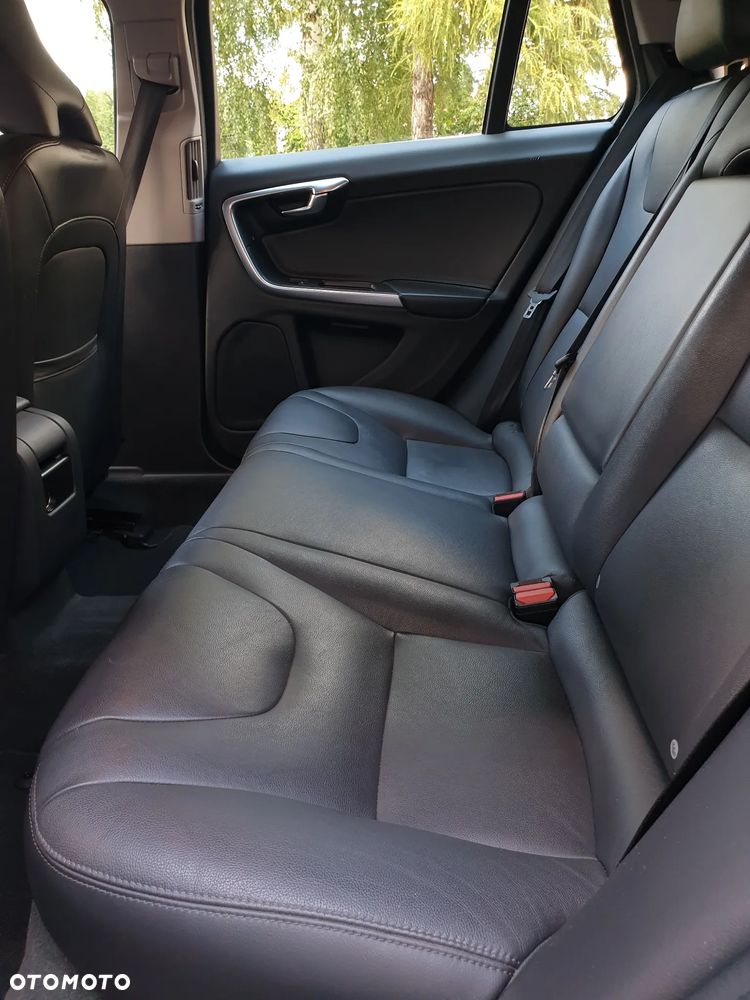 Volvo V60 D3 Geartronic Summum - 35