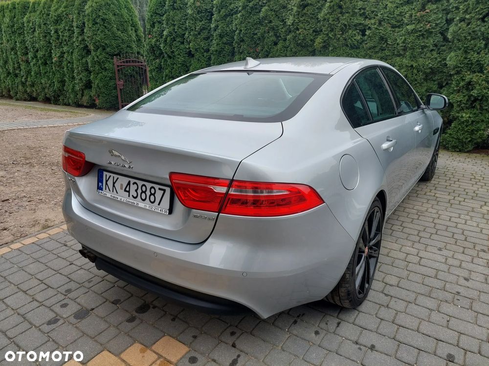 Jaguar XE 2.0 D AWD Prestige - 8