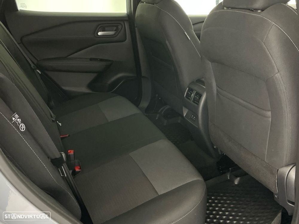 Nissan Qashqai 1.3 DIG-T N-Connecta Xtronic - 24