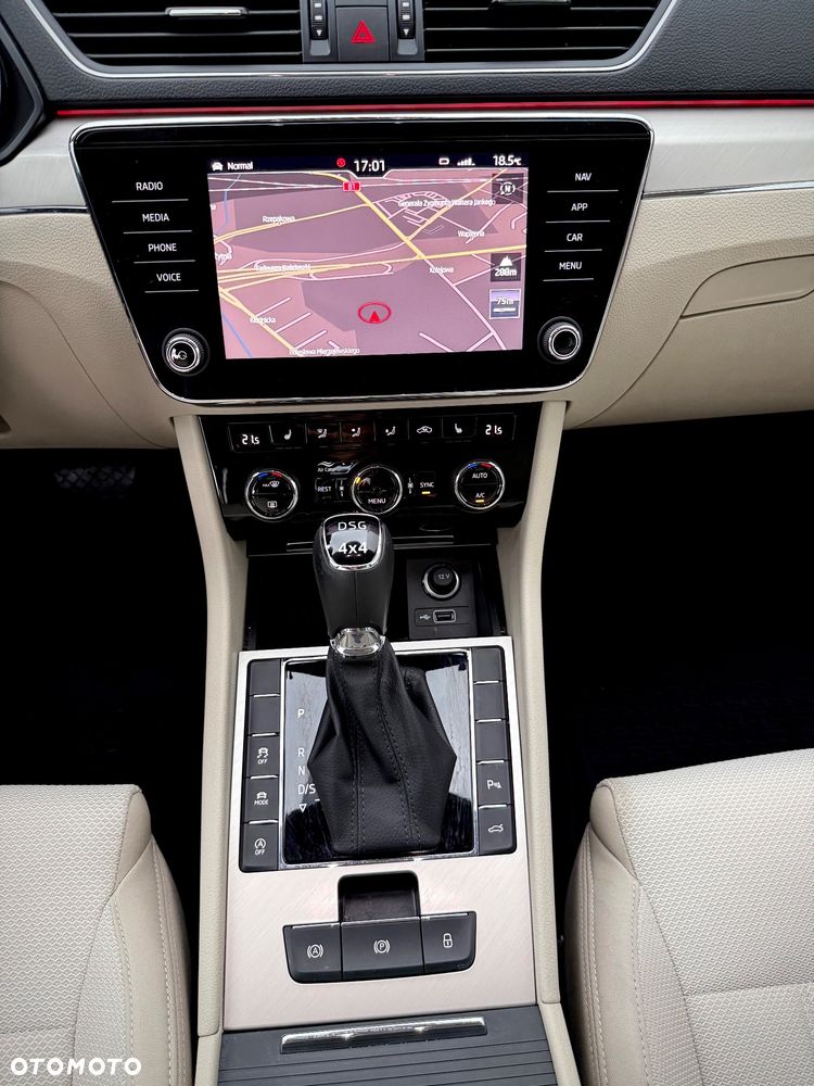 Skoda Superb 2.0 TSI 4x4 Scout DSG - 13
