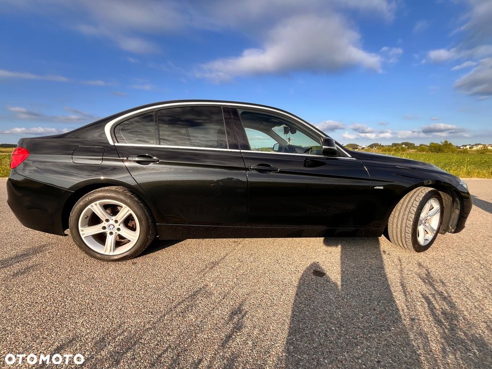 BMW Seria 3 318d Sport Line - 26