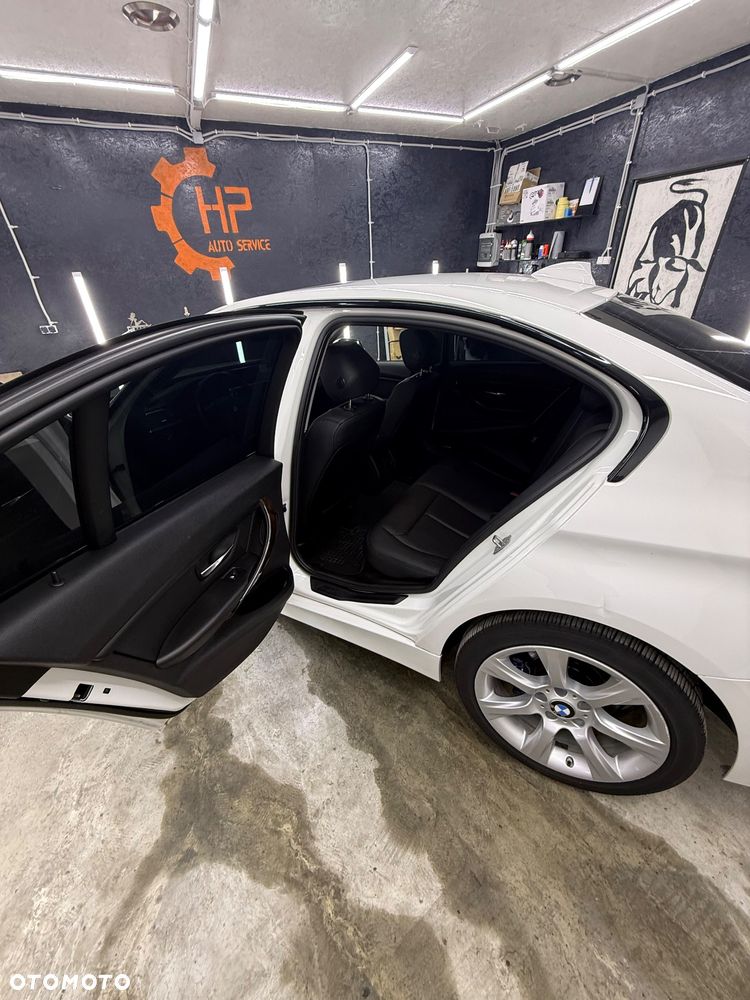 BMW Seria 3 320i - 14