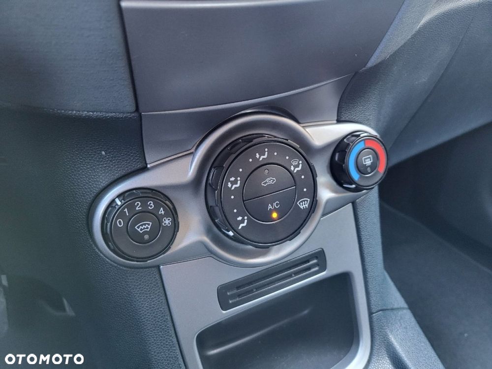 Ford Fiesta - 12