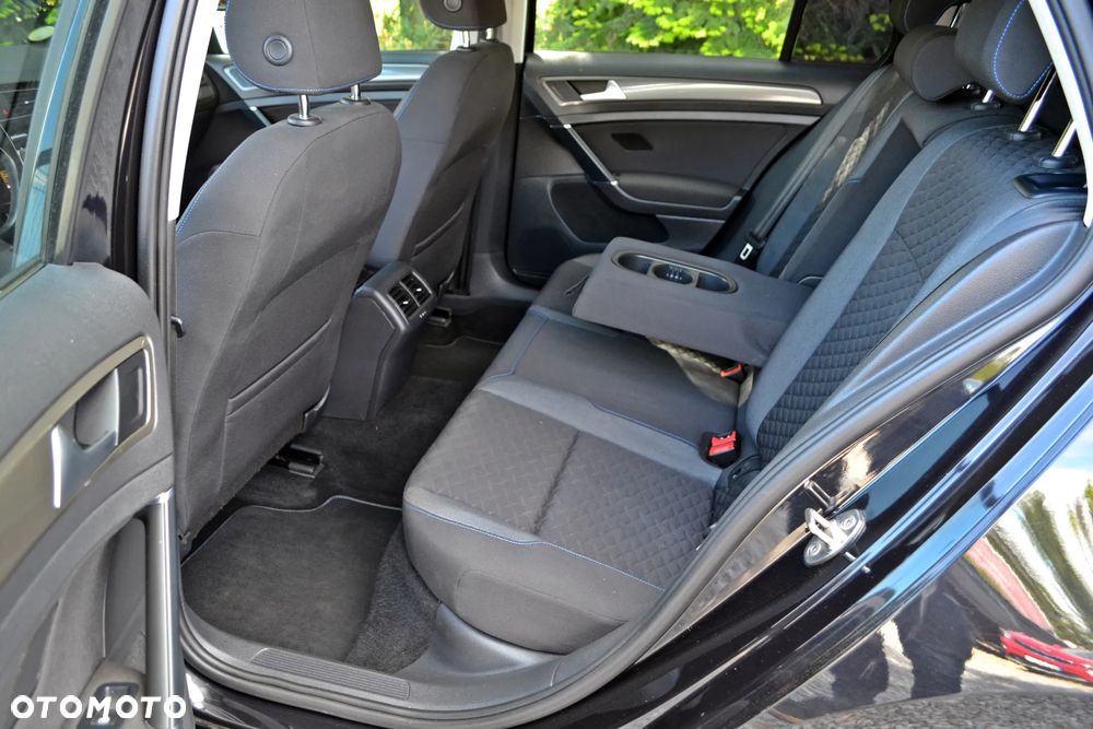 Volkswagen Golf - 25
