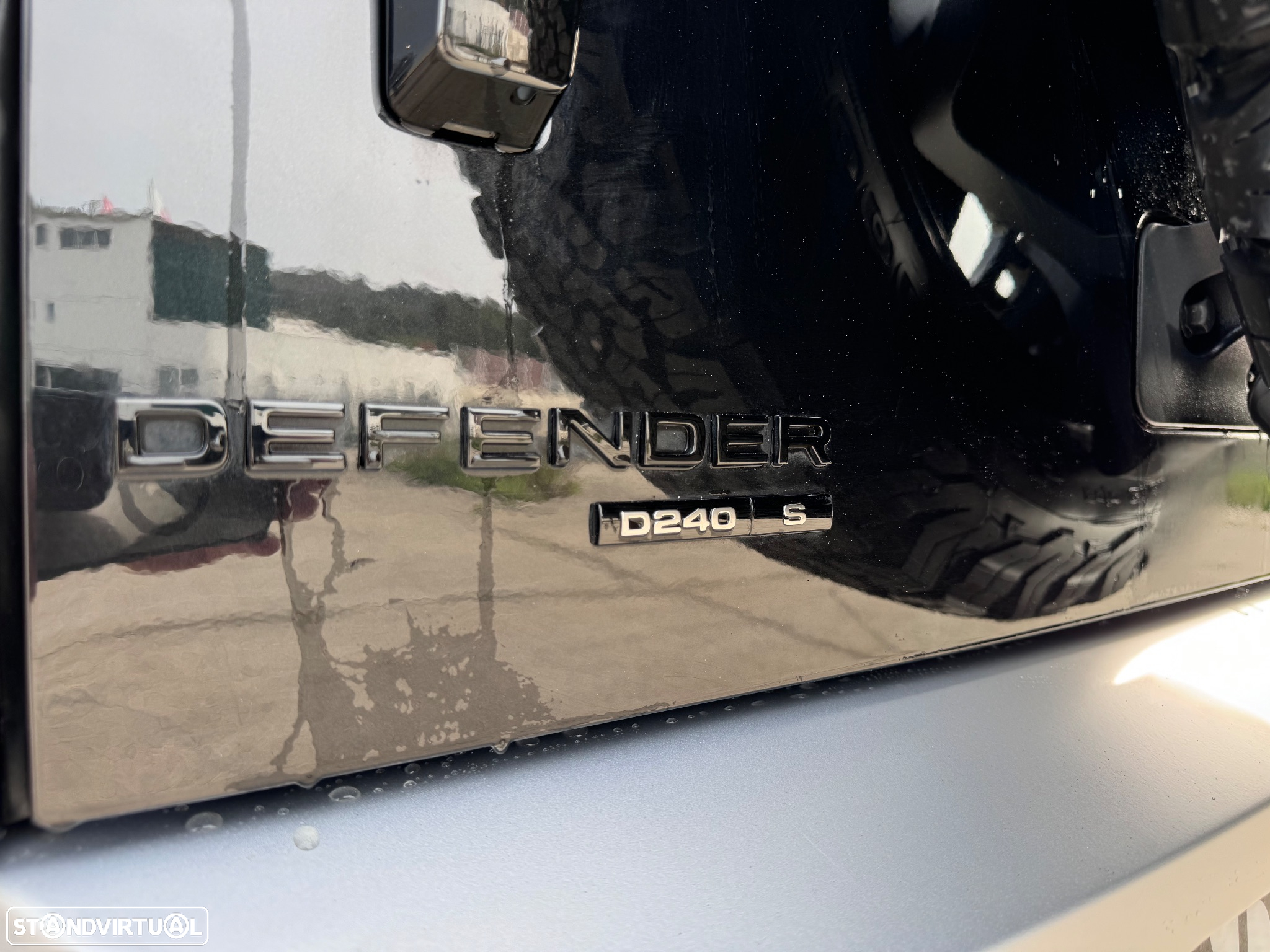 Land Rover Defender 2.0 D 110 AWD S - 38