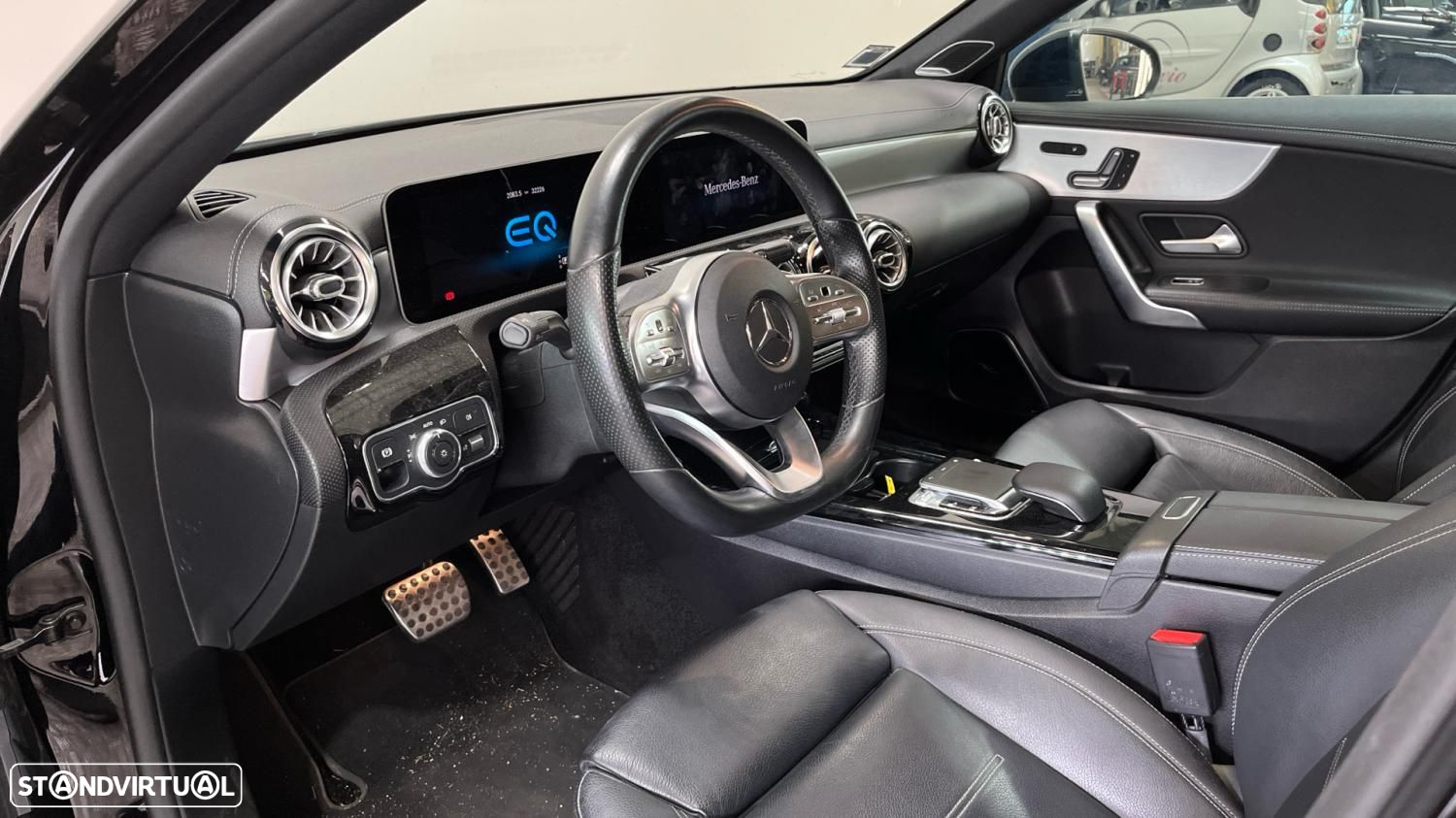 Mercedes-Benz A 250 Limousine e AMG Line - 12