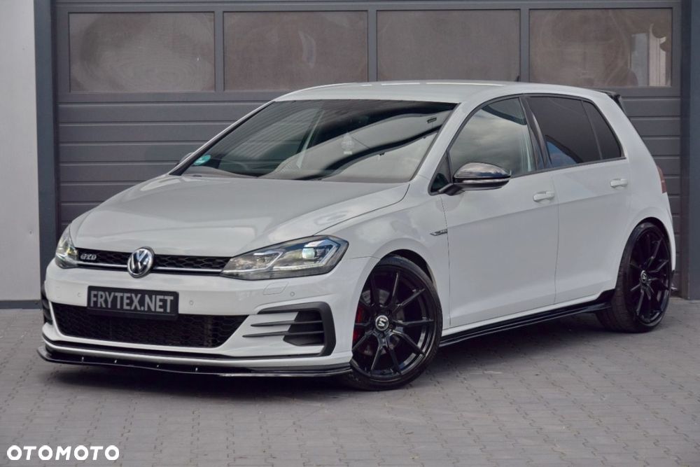 Volkswagen Golf - 1