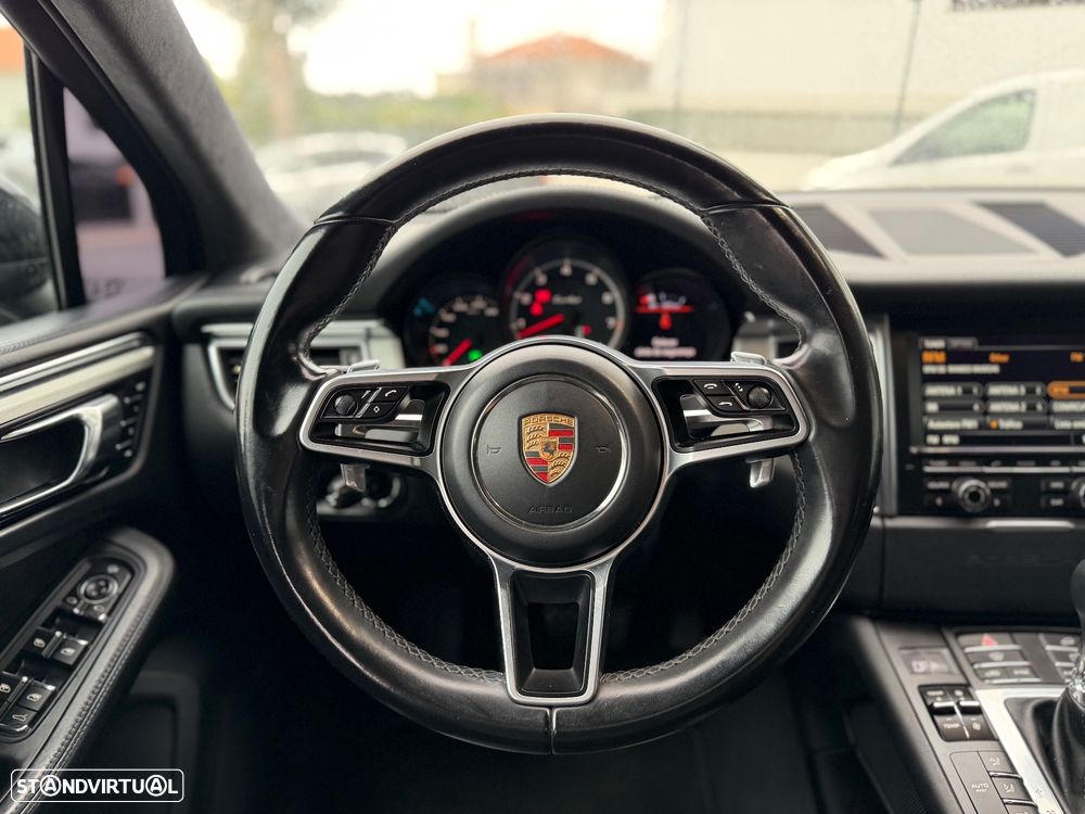 Porsche Macan Turbo - 25