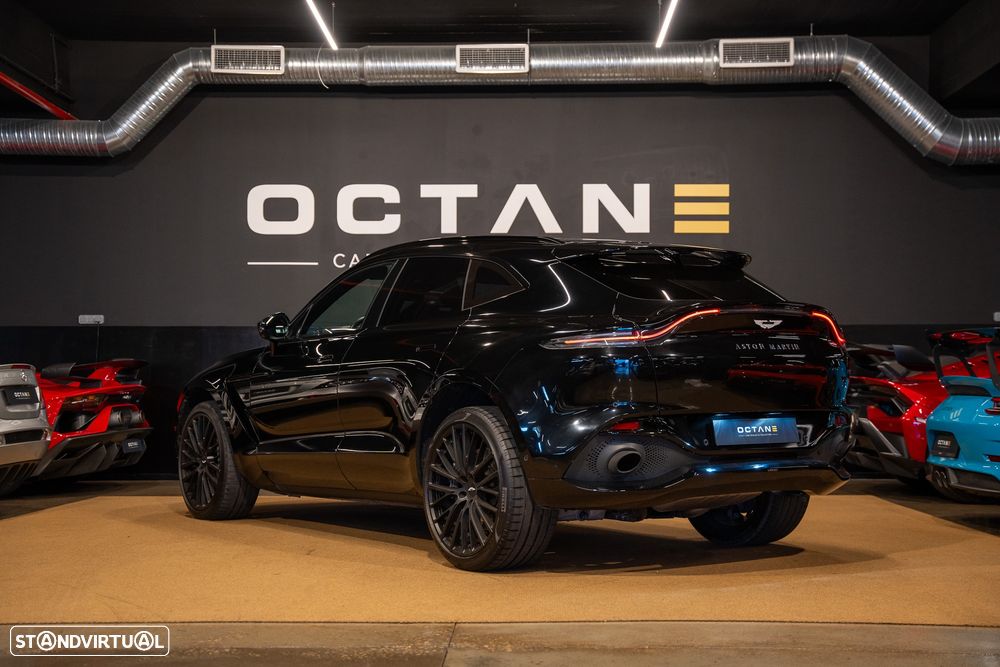 Aston Martin DBX - 4