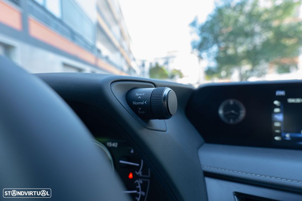 Lexus UX Special Edition (LCA) — fotografia 20