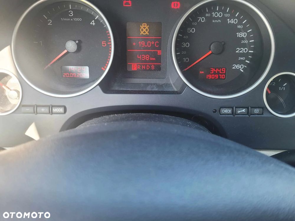 Audi A4 Cabrio ver-2-5-tdi-multitronic - 12