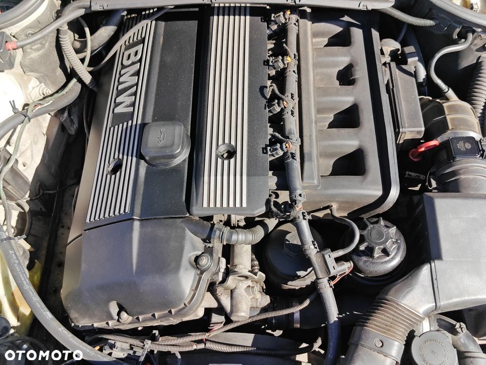 BMW Seria 3 320i - 8