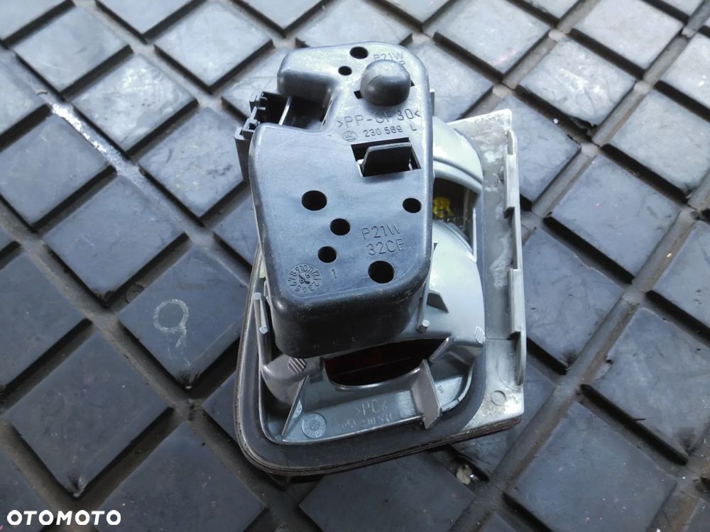 BMW E46 SEDAN LAMPA LEWY TYŁ W KLAPE 8364923 - 2