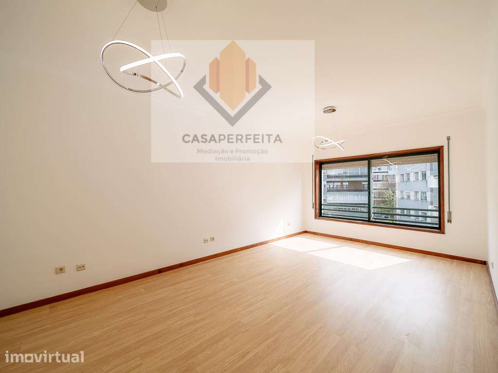 Fabuloso T2 Renovado com 100m2 - Próximo à Nova Linha de Metro e Es... - Grande imagem: 2/32