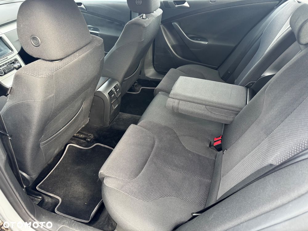 Volkswagen Passat 1.8 TSI Comfortline - 12