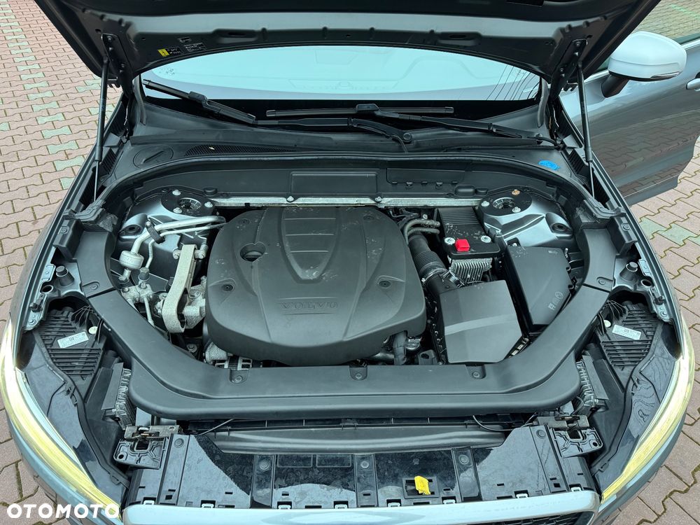 Volvo XC 60 D4 AWD Geartronic RDesign - 32