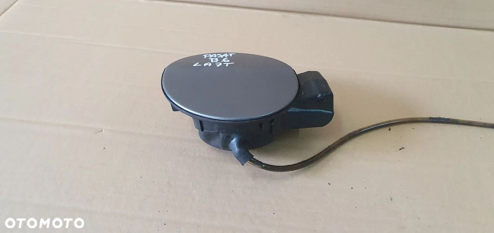 Klapka wlewu paliwa VW Passat B6 LA7T 3C9809857 - 3
