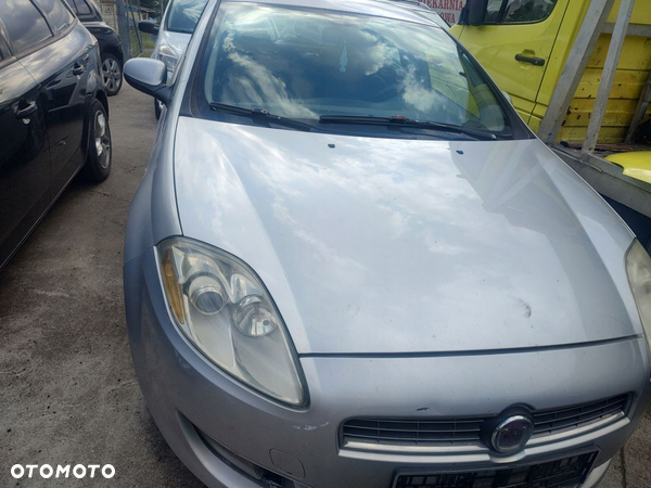 FIAT BRAVO II BŁOTNIK PRZÓD PRAWY 620B