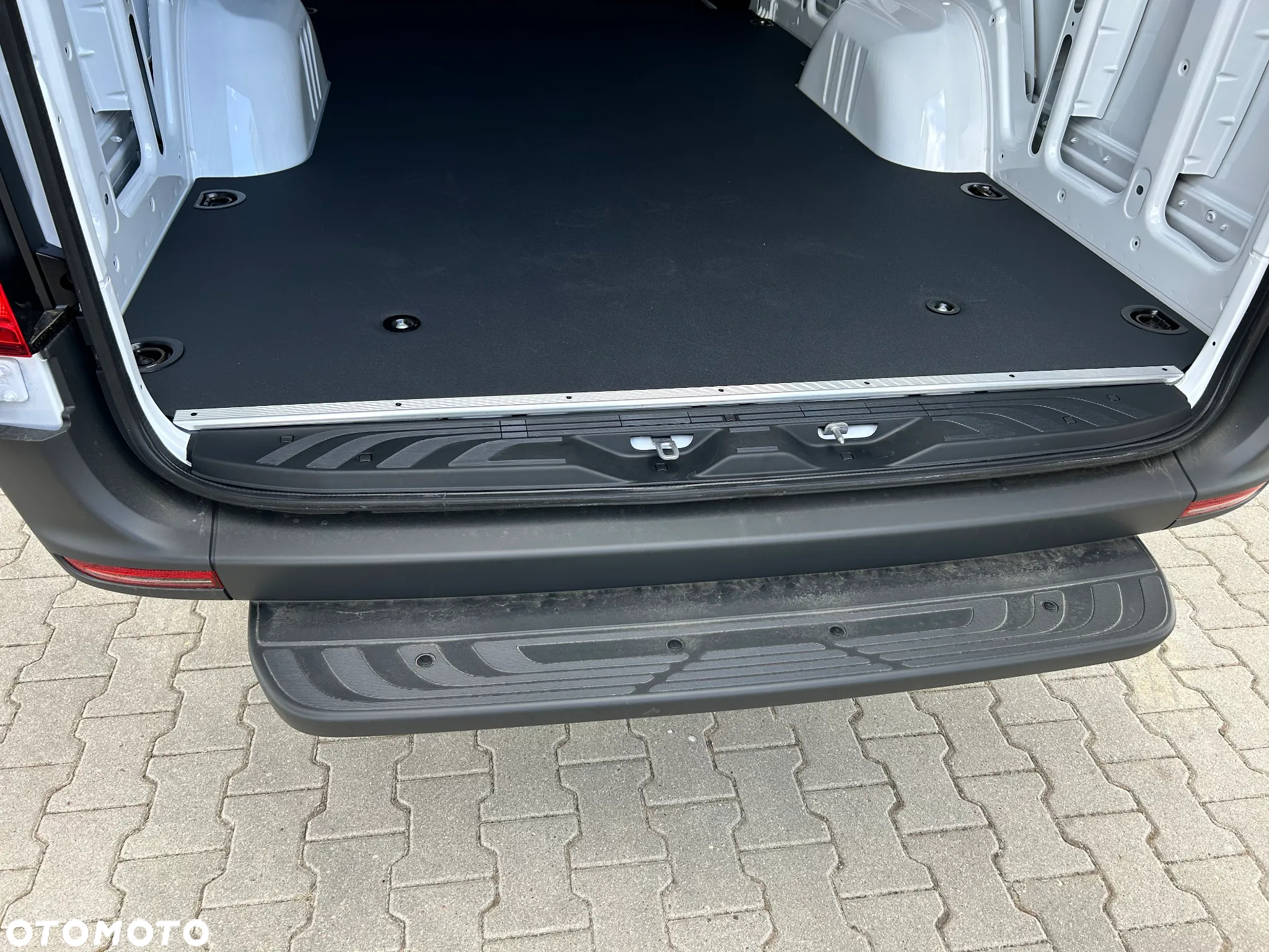Mercedes-Benz eSPRINTER 314e FURGON DŁUGI - 8