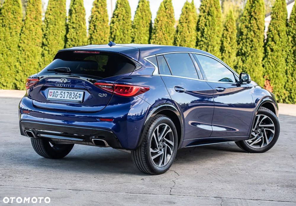 Infiniti Q30 - 13