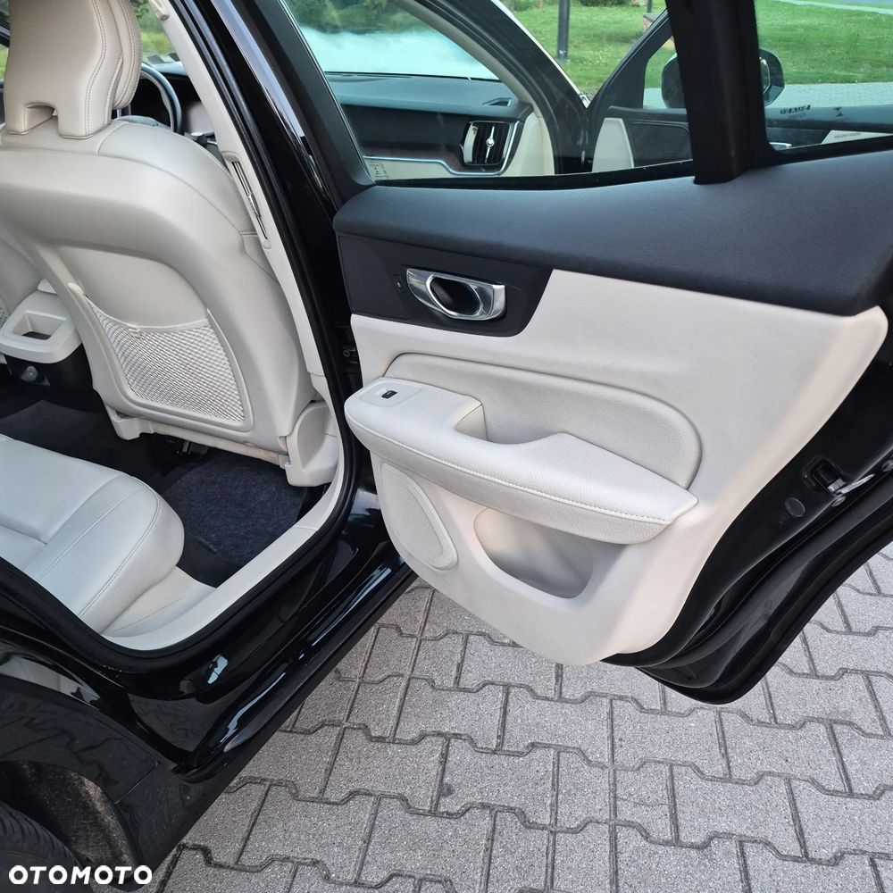 Volvo S60 T5 Momentum Pro - 23