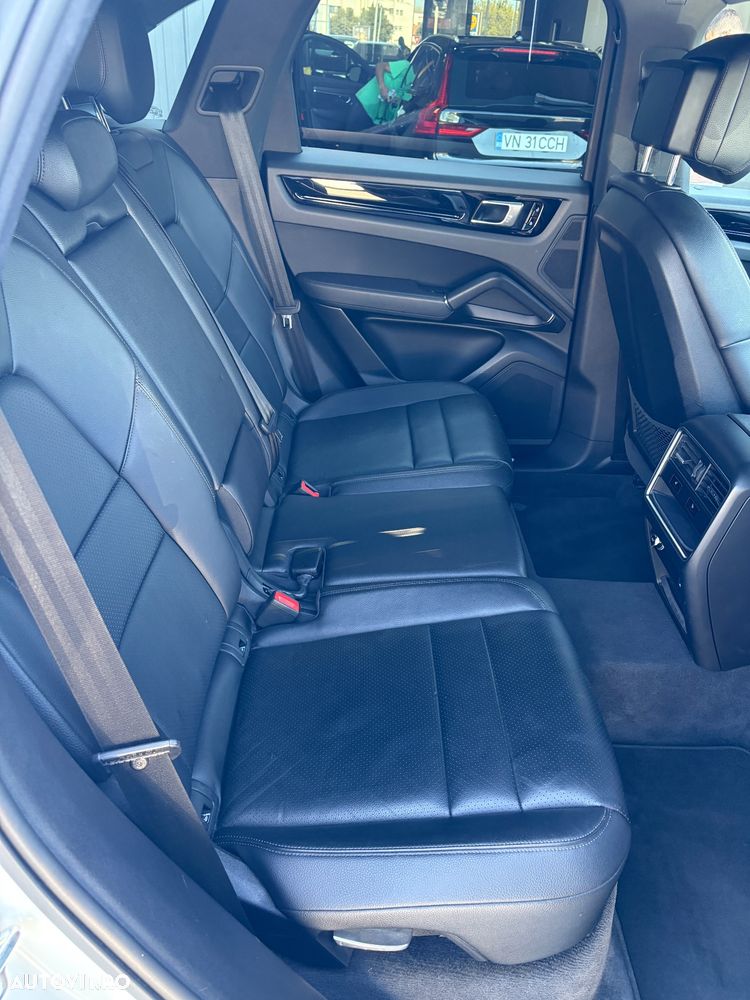Porsche Cayenne Standard - 7