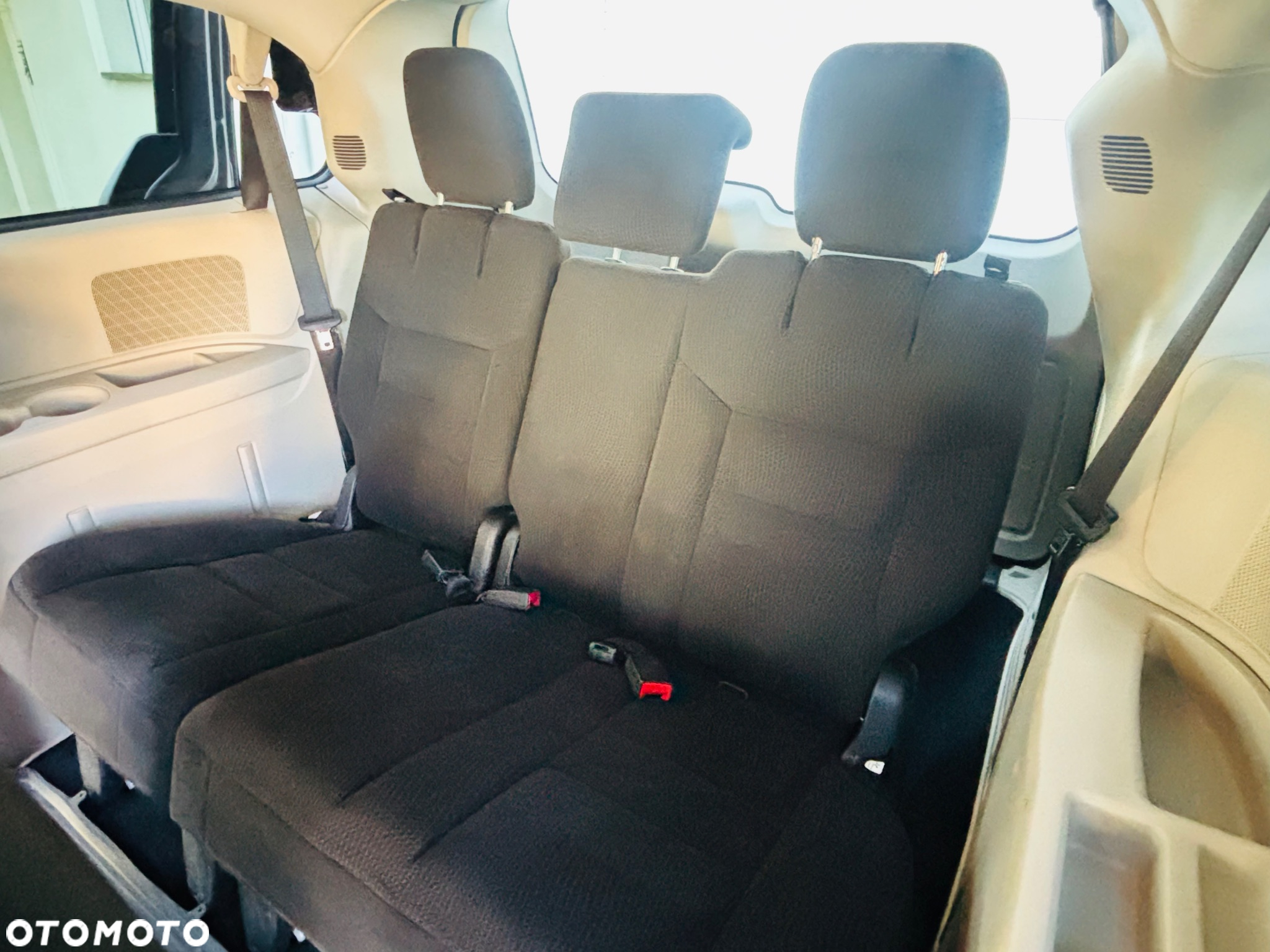Dodge Grand Caravan - 12