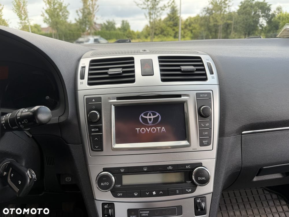 Toyota Avensis - 18