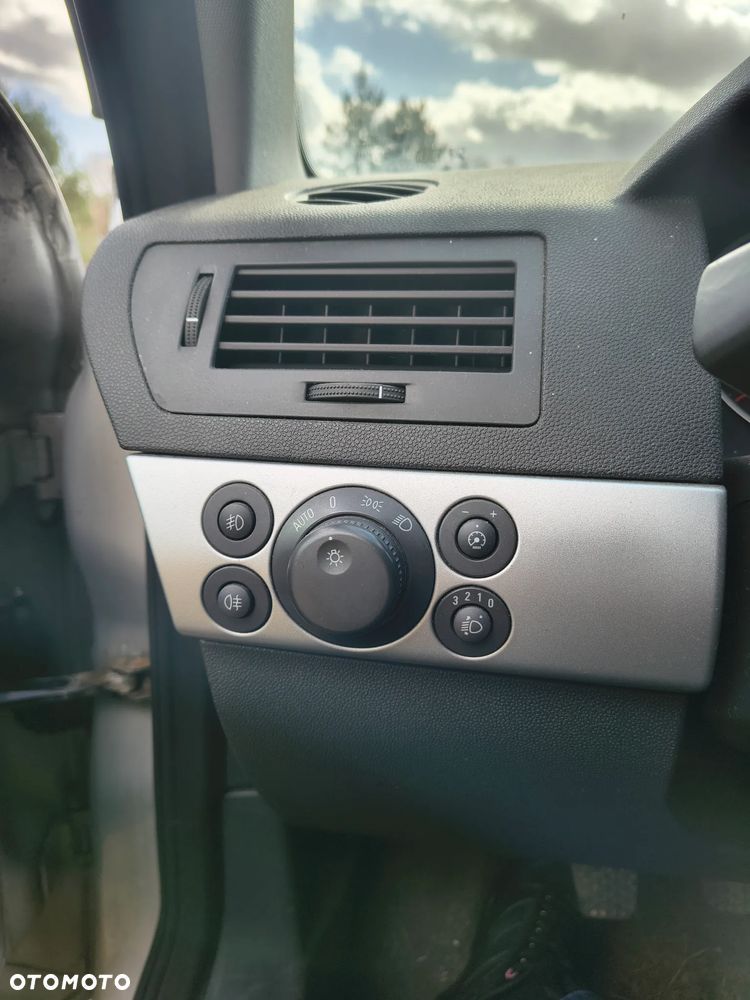 Opel Astra 1.9 CDTI DPF - 11