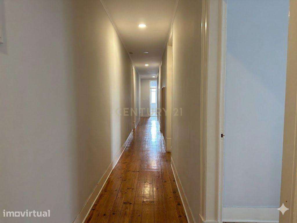Apartamento de 9 assoalhadas para Venda - com Rendimento Garantido - Grande imagem: 3/18