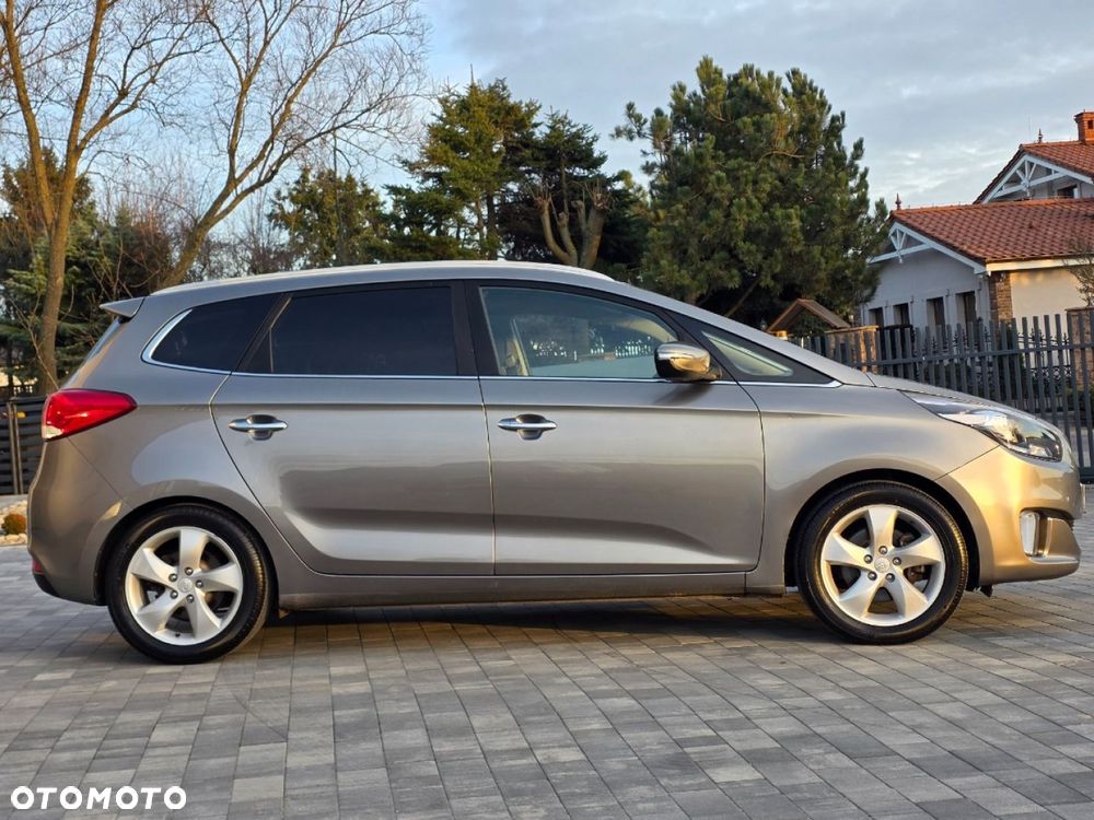 Kia Carens - 7