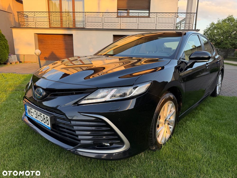 Toyota Camry - 4
