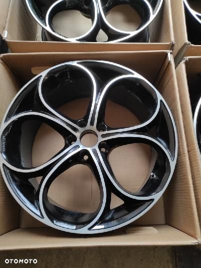 Felgi proste w bardzo ładnym stanie.  Alfa Romeo Stelvio 20" 5x110.Polecam!!! - 4