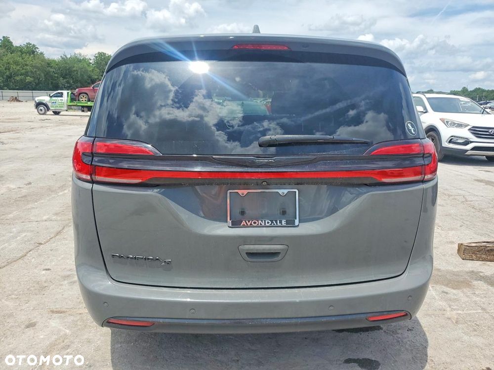 Chrysler Pacifica - 6