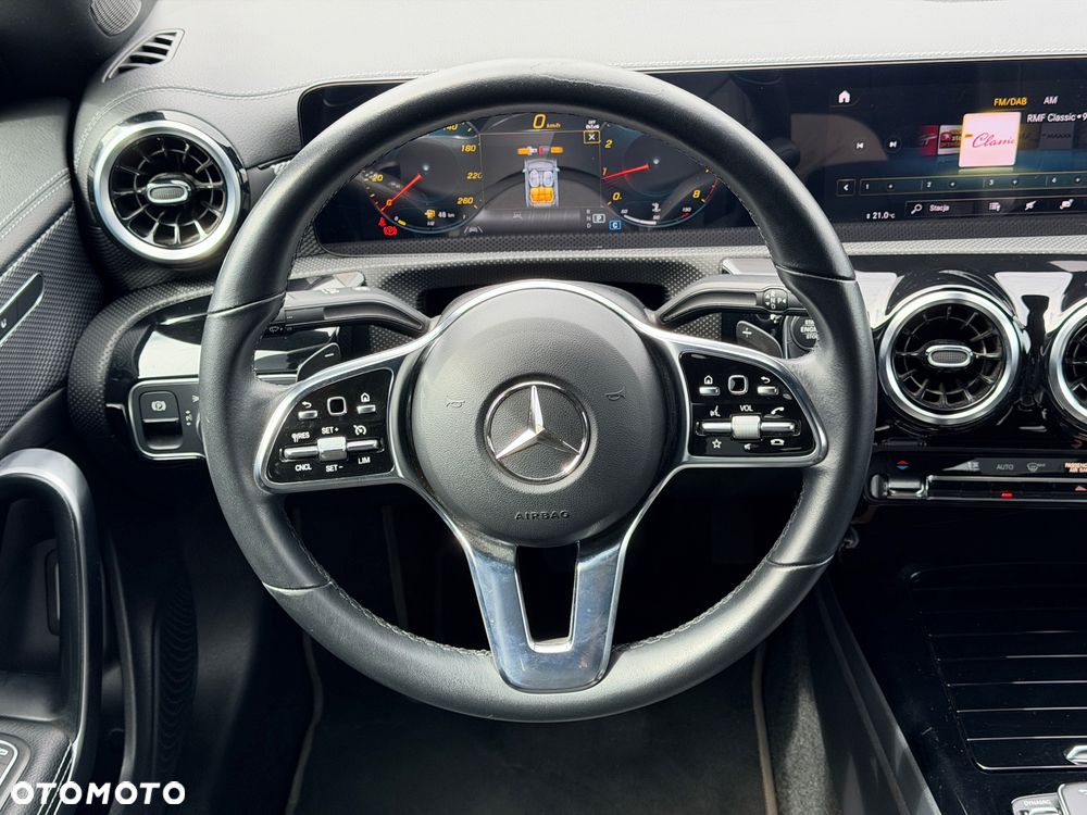 Mercedes-Benz CLA 200 7G-DCT - 19