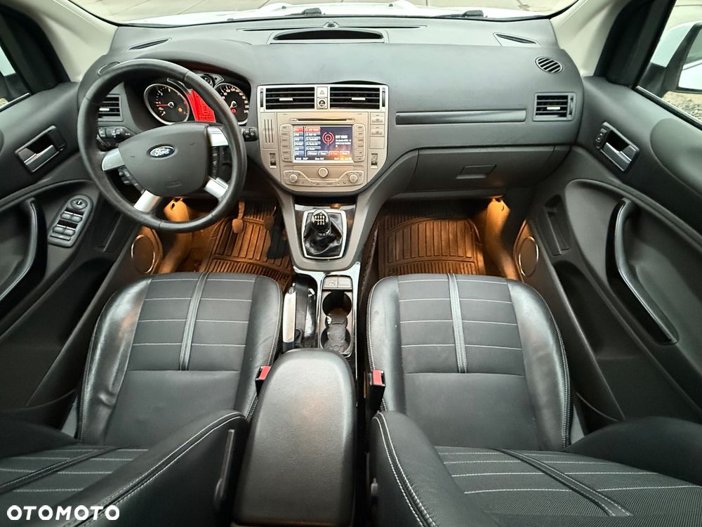 Ford Kuga 2.0 TDCi 2x4 Titanium - 34